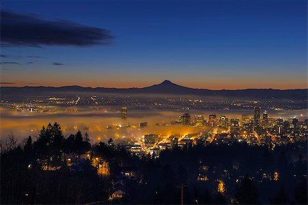 simsearch:400-05723698,k - Thick Fog Rolling at Dawn over cityscape of downtown Portland Oregon with city lights and silhouette of Mt Hood Photographie de stock - Aubaine LD & Abonnement, Code: 400-08035821