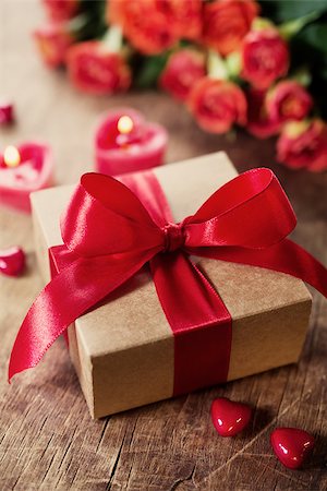 simsearch:400-08034169,k - Valentine's Day, box of kraft paper with a red ribbon Stock Photo - Budget Royalty-Free & Subscription, Code: 400-08033408