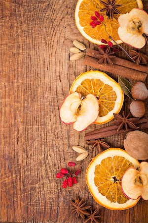 Christmas frame. Spices and dried orange sliceson on a wooden table Stock Photo - Budget Royalty-Free & Subscription, Code: 400-08070205