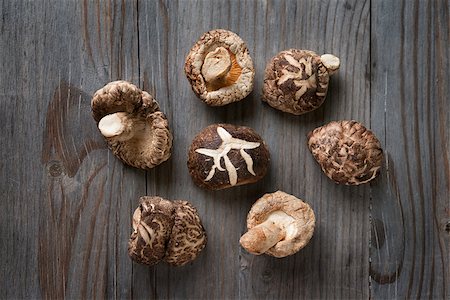 simsearch:400-04824992,k - Dried shiitake mushrooms on wooden background. Stock Photo - Budget Royalty-Free & Subscription, Code: 400-08112247