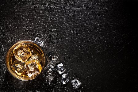 food or drink - Glass of whiskey with ice on black stone table. Top view with copy space Photographie de stock - Aubaine LD & Abonnement, Code: 400-08113709
