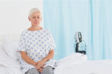 doctor consulting patient in hospital room - a patient waiting for a doctor in the examination room Stock Photo - Budget Royalty-Free & Subscription, Code: 400-08136180