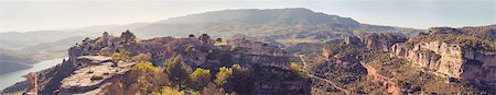 panoramic rock climbing images - Siurana village in the province of Tarragona (Spain) Foto de stock - Super Valor sin royalties y Suscripción, Código: 400-08151339