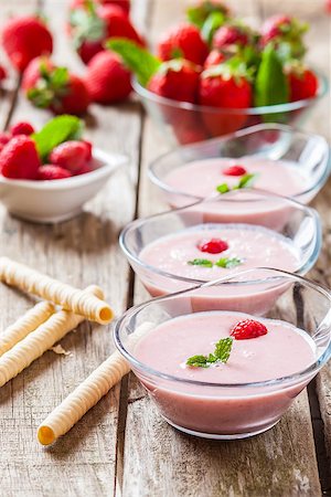simsearch:824-07586355,k - fresh strawberry and raspberry milkshake with mint leaves on glass Stock Photo - Budget Royalty-Free & Subscription, Code: 400-08252074