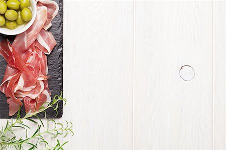 simsearch:400-06207145,k - Prosciutto with rosemary and olives on wooden table. Top view with copy space Stock Photo - Budget Royalty-Free & Subscription, Code: 400-08289451