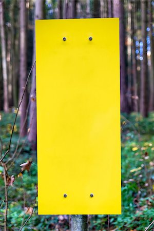 simsearch:400-04229535,k - Image of empty yellow sign with free space in forest Photographie de stock - Aubaine LD & Abonnement, Code: 400-08299824