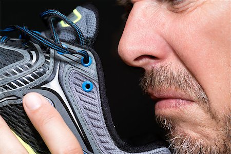 simsearch:400-05318197,k - Close-up of a man smelling his running shoe. Foto de stock - Super Valor sin royalties y Suscripción, Código: 400-08315000