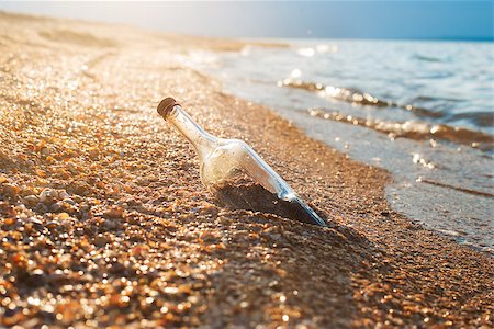 simsearch:700-02080402,k - Sealed bottle on the shore of the sea Stock Photo - Budget Royalty-Free & Subscription, Code: 400-08315185