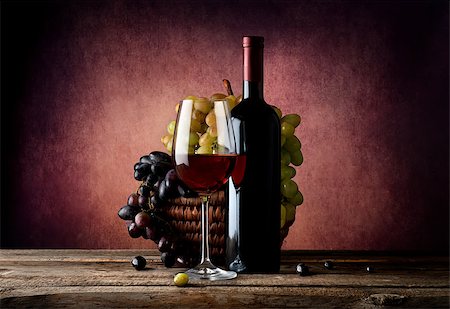 simsearch:400-04226436,k - Red wine with basket of grape on table Stock Photo - Budget Royalty-Free & Subscription, Code: 400-08334395