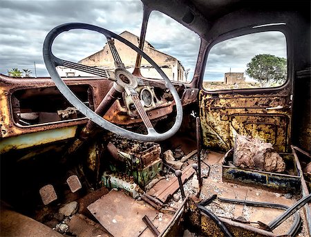 Inside of old and rusty truck cab Photographie de stock - Aubaine LD & Abonnement, Code: 400-08334433
