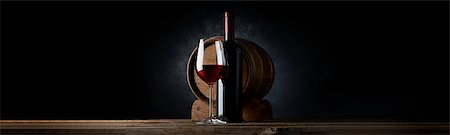 pub old fashioned - Composition with wine on a black background Stock Photo - Budget Royalty-Free & Subscription, Code: 400-08334772