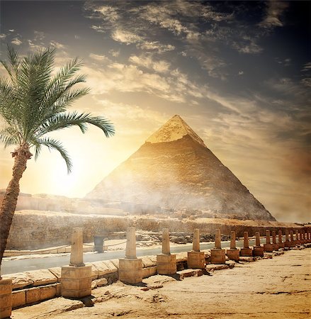 simsearch:400-04121488,k - Pyramid of Khafre near road at sunlight Foto de stock - Super Valor sin royalties y Suscripción, Código: 400-08334945