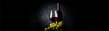 simsearch:400-04226436,k - Composition with wine on the black background Stock Photo - Budget Royalty-Free & Subscription, Code: 400-08336994
