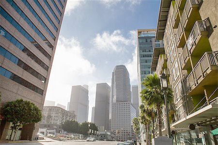 simsearch:400-04671558,k - Skyscrapers against blue sky in downtown of Los Angeles, California USA Foto de stock - Super Valor sin royalties y Suscripción, Código: 400-08332172