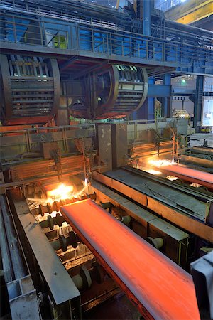 cut hot steel on conveyor inside of steel plant Photographie de stock - Aubaine LD & Abonnement, Code: 400-08373714