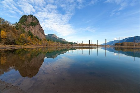 Beacon Rock State Park in Washington State Reflected in the Water of Columbia River Gorge in Fall Season Stock Photo - Budget Royalty-Free & Subscription, Code: 400-08427249