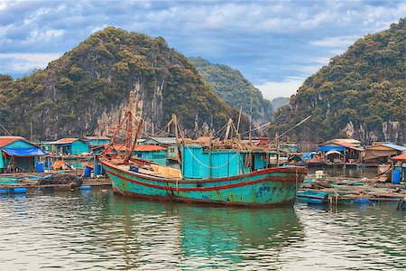 simsearch:400-05745636,k - Traditional asian floating village at Halong Bay, Vietnam Stock Photo - Budget Royalty-Free & Subscription, Code: 400-08428419