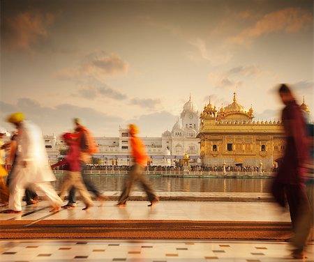 simsearch:400-06071678,k - Group of Sikh pilgrims walking by the holy pool, Golden Temple, Amritsar, Pun jab state, India, Asia Stock Photo - Budget Royalty-Free & Subscription, Code: 400-08429299