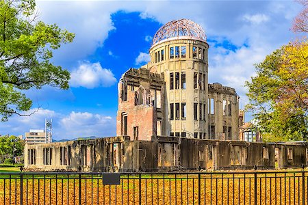 simsearch:622-06398585,k - Hiroshima, Japan at the Atomic Bomb Dome. Photographie de stock - Aubaine LD & Abonnement, Code: 400-08433147