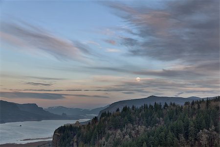 Full Moon Rising over Crown Point in Columbia River Gorge Oregon at twilight Stock Photo - Budget Royalty-Free & Subscription, Code: 400-08494454