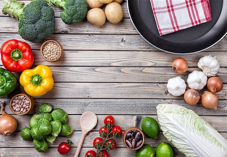 simsearch:400-05370250,k - Various vegetables fruits and herbs with a frying pan on wooden background Stock Photo - Budget Royalty-Free & Subscription, Code: 400-08495124