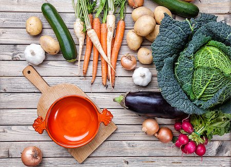 simsearch:400-05370250,k - Fresh and organic bio vegetables on a wooden background Stock Photo - Budget Royalty-Free & Subscription, Code: 400-08498204