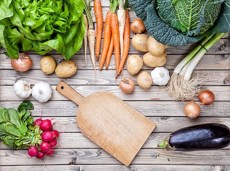 simsearch:400-05370250,k - Fresh and organic bio vegetables on a wooden background Stock Photo - Budget Royalty-Free & Subscription, Code: 400-08498206