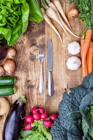 simsearch:400-05370250,k - Fresh and organic bio vegetables on a wooden background Stock Photo - Budget Royalty-Free & Subscription, Code: 400-08498201