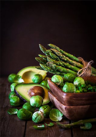 simsearch:400-05370250,k - Assortment of fresh green vegetables on wooden table Stock Photo - Budget Royalty-Free & Subscription, Code: 400-08500214