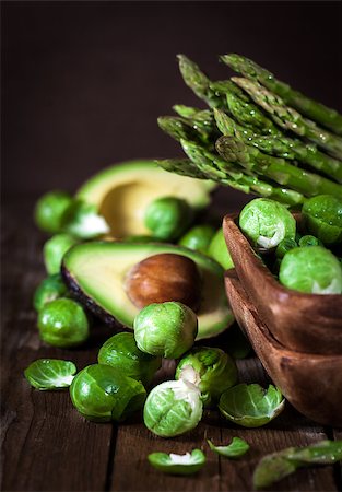 simsearch:400-05370250,k - Assortment of fresh green vegetables on wooden table Stock Photo - Budget Royalty-Free & Subscription, Code: 400-08500215