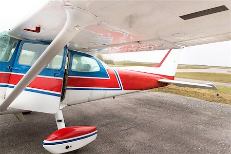 simsearch:400-08188604,k - Part of Cessna 172 plane at the airport France Stock Photo - Budget Royalty-Free & Subscription, Code: 400-08533200