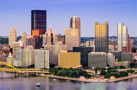 simsearch:400-07424733,k - Pittsburgh, Pennsylvania, USA at dusk. Stock Photo - Budget Royalty-Free & Subscription, Code: 400-08555286