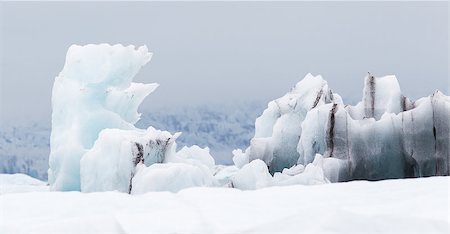 simsearch:400-05271081,k - Jokulsarlon is a large glacial lake in southeast Iceland - Ice breaking of a glacier Photographie de stock - Aubaine LD & Abonnement, Code: 400-08733533