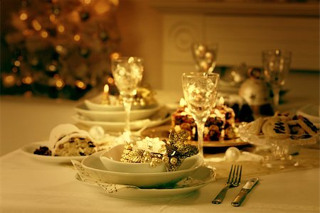 simsearch:400-05693119,k - Place setting for Christmas in vintage colors Stock Photo - Budget Royalty-Free & Subscription, Code: 400-08751039