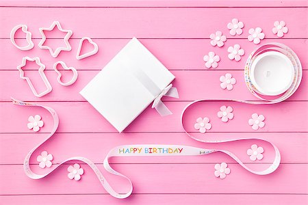 simsearch:400-07748141,k - Colorful Happy Birthday background with copyspace Foto de stock - Super Valor sin royalties y Suscripción, Código: 400-08751078