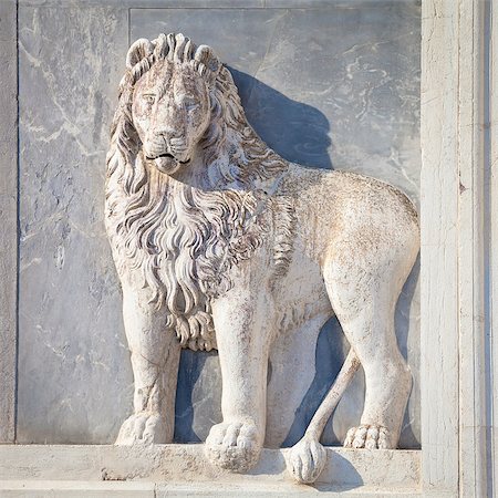 simsearch:400-08792993,k - Marble lion on Santissimi Giovanni e Paolo church in Venice, Italy Foto de stock - Super Valor sin royalties y Suscripción, Código: 400-08792993