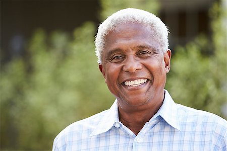 Portrait of senior African American man, close up Foto de stock - Super Valor sin royalties y Suscripción, Código: 400-08839175