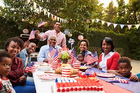 Multi generation black family having a 4th July garden party Photographie de stock - Aubaine LD & Abonnement, Code: 400-08839246