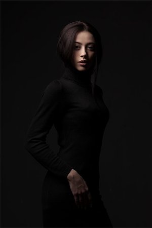 simsearch:400-04626380,k - portrait of young elegant woman wearing black dress on black background. Fashion studio shot. Foto de stock - Super Valor sin royalties y Suscripción, Código: 400-08864798