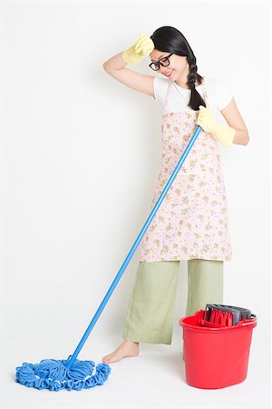 simsearch:400-07902993,k - Young Asian girl mopping floor with water, cleaning house. Photographie de stock - Aubaine LD & Abonnement, Code: 400-08888584
