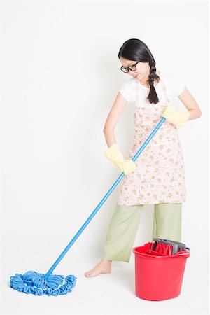 simsearch:400-07902993,k - Young Asian housewife mopping floor with water, home cleaning. Photographie de stock - Aubaine LD & Abonnement, Code: 400-08888585