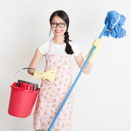 simsearch:400-07902993,k - Young Asian housewife hand holding bucket and mop, doing house chores. Photographie de stock - Aubaine LD & Abonnement, Code: 400-08888583