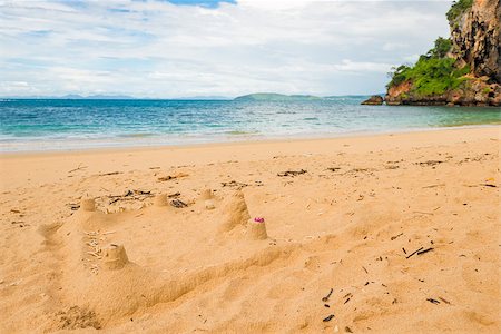simsearch:400-04423521,k - Sand castle on a sandy beach near the sea Photographie de stock - Aubaine LD & Abonnement, Code: 400-09010735