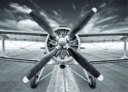 simsearch:400-04996557,k - biplane waiting on a runway ready for take off Stock Photo - Budget Royalty-Free & Subscription, Code: 400-09032389