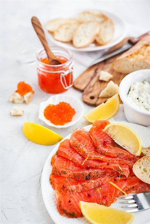 simsearch:400-05311244,k - Delicious lunch with salted salmon, red caviar, fresh bread and cream cheese Foto de stock - Super Valor sin royalties y Suscripción, Código: 400-09084588