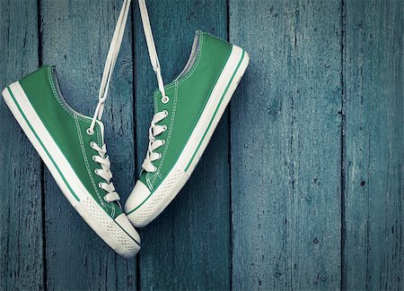 simsearch:400-05318197,k - Green youth sneakers hanging on a nail, blue shabby wooden background Foto de stock - Super Valor sin royalties y Suscripción, Código: 400-09081691