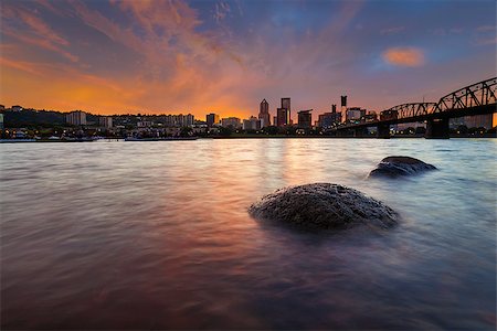 simsearch:400-07424733,k - Portland Oregon downtown city skyline along Willamette River at Sunset Stock Photo - Budget Royalty-Free & Subscription, Code: 400-09083464