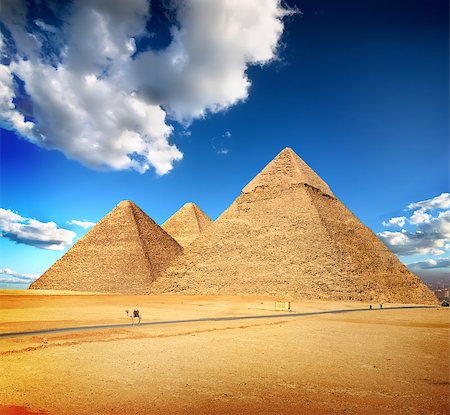 simsearch:400-05098768,k - Pyramids of Giza in the desert by day Stock Photo - Budget Royalty-Free & Subscription, Code: 400-09112550