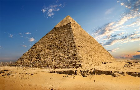 simsearch:400-04652920,k - Egyptian pyramids in sand desert and clear sky Photographie de stock - Aubaine LD & Abonnement, Code: 400-09113636