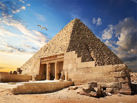 simsearch:400-05098768,k - Egyptian pyramid in the desert near Giza Stock Photo - Budget Royalty-Free & Subscription, Code: 400-09113640